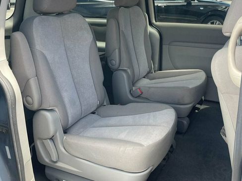 Used 2012 Kia Sedona LX FWD image 10