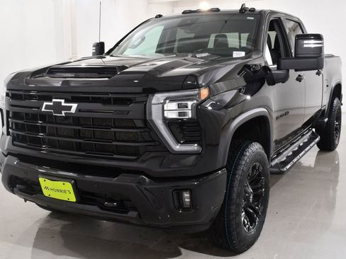 Used 2024 Chevrolet Silverado 3500 LTZ w/ LTZ Plus Package AWD/4WD image 2
