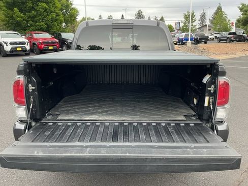 Used 2020 Toyota Tacoma TRD Off-Road AWD/4WD image 27