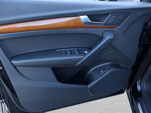 Used 2023 Audi Q5 2.0T Premium w/ Convenience Package image 10