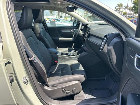 Certified 2025 Volvo XC40 B5 Plus w/ Climate Package image 25