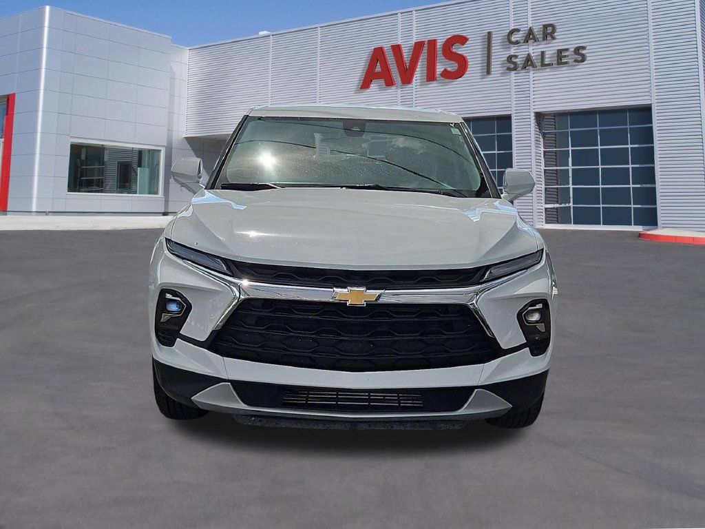 Used 2025 Chevrolet Blazer LT FWD image 2