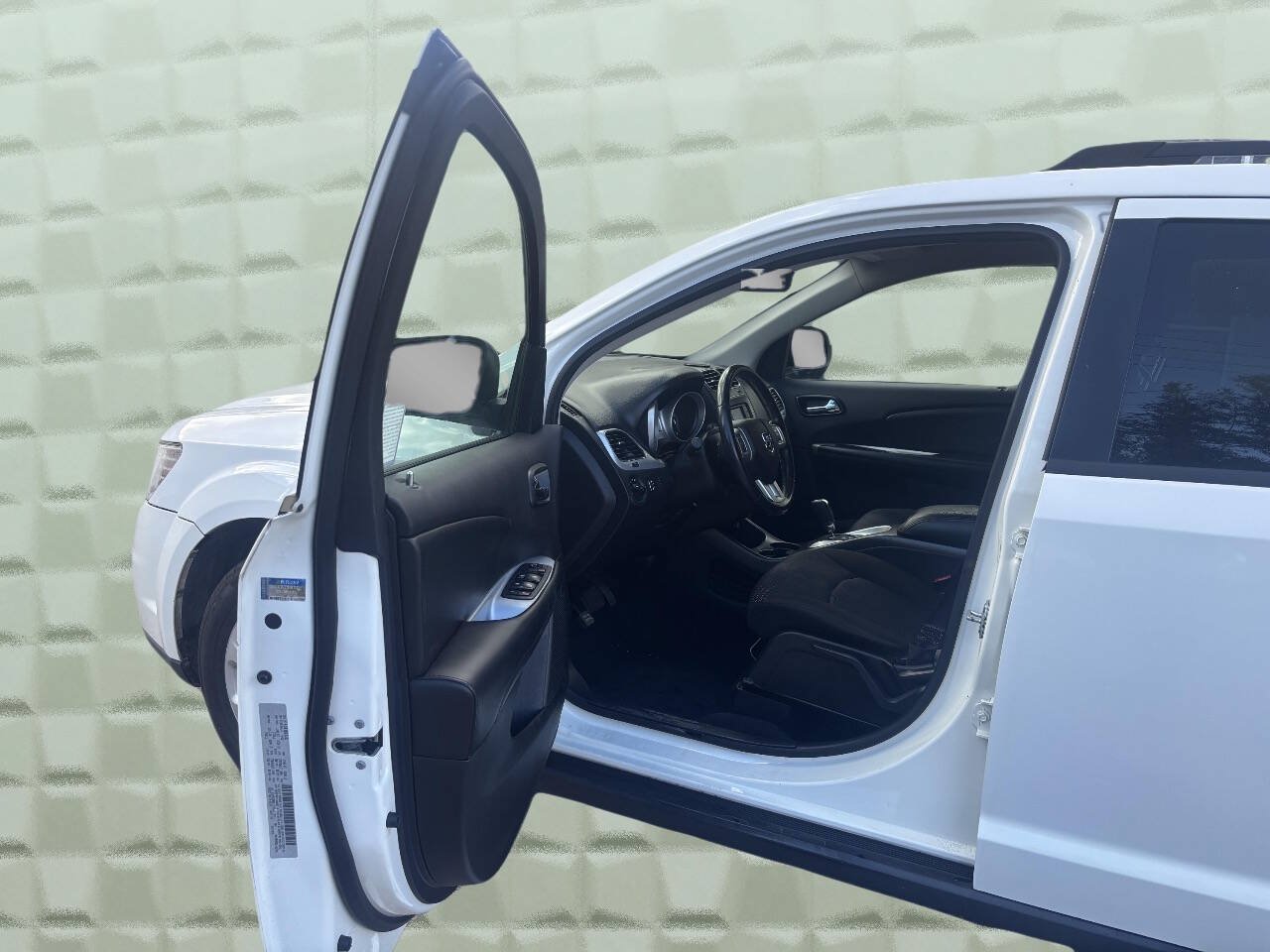 Used 2019 Dodge Journey SE w/ Connectivity Group FWD image 9