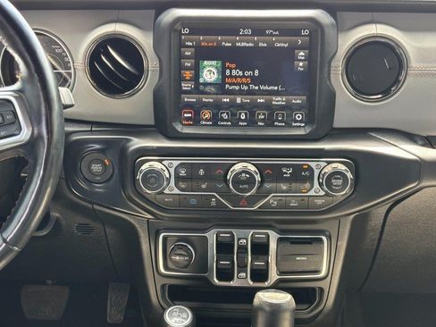 Used 2023 Jeep Wrangler Unlimited Sahara AWD/4WD image 13