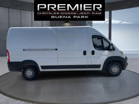 Used 2025 RAM ProMaster 2500 w/ Convenience Group FWD image 9