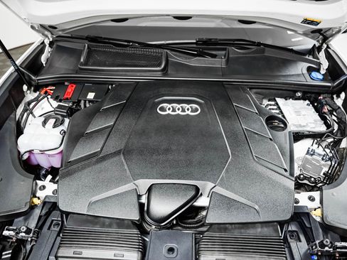 Certified 2025 Audi Q8 Prestige AWD/4WD image 3