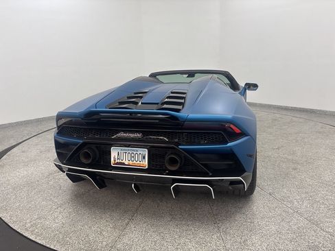 Used 2020 Lamborghini Huracan EVO RWD image 11