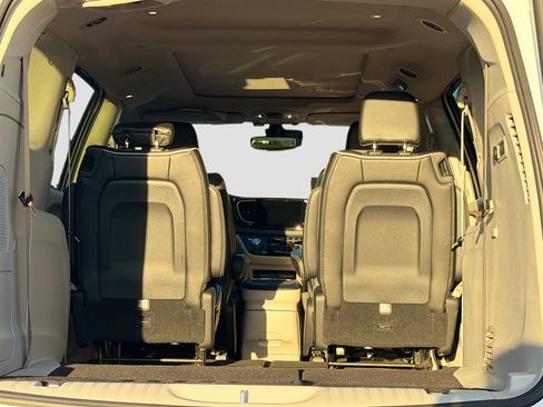 Used 2022 Chrysler Pacifica Limited image 12