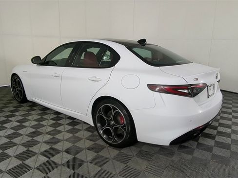 Used 2024 Alfa Romeo Giulia Veloce image 7