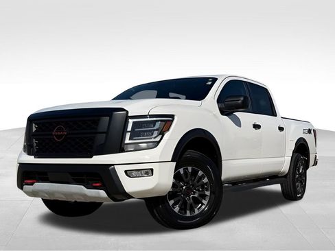 Used 2024 Nissan Titan PRO-4X image 7