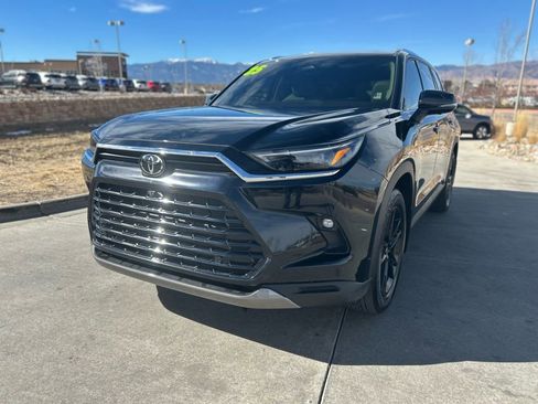 Used 2025 Toyota Grand Highlander AWD image 3