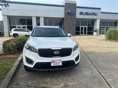Used 2018 Kia Sorento FWD image 2