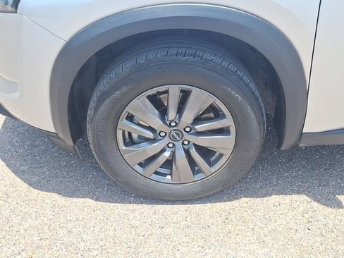 Certified 2025 Nissan Pathfinder SV FWD image 16
