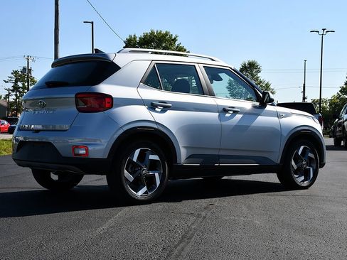 Used 2022 Hyundai Venue SEL FWD image 7