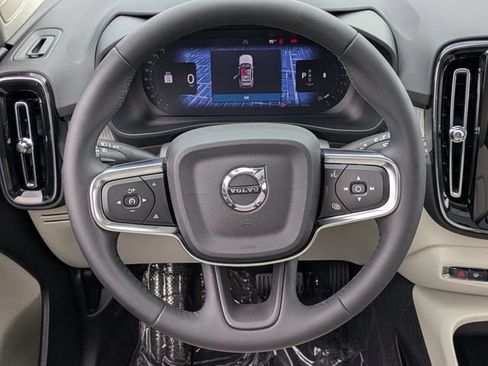 Used 2025 Volvo XC40 B5 Plus AWD/4WD image 17