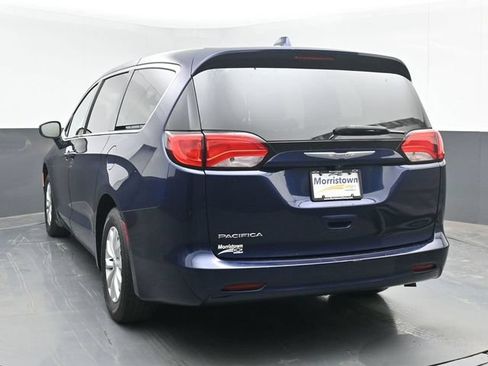 Used 2017 Chrysler Pacifica Touring w/ Tire & Wheel Group FWD image 12