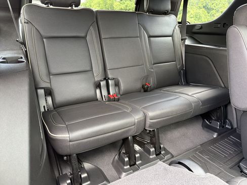 Used 2023 GMC Yukon SLT w/ SLT Premium Package AWD/4WD image 17