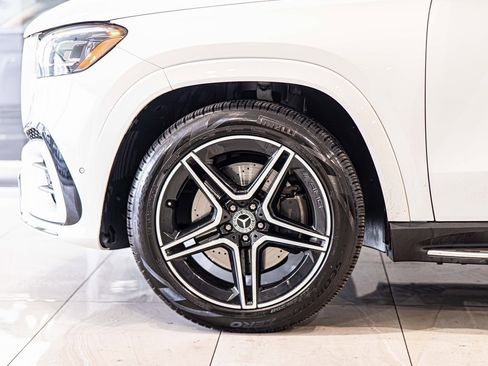 Used 2025 Mercedes-Benz GLS 450 4MATIC image 8