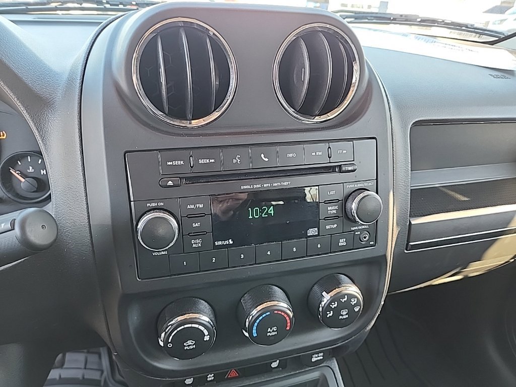 Used 2016 Jeep Patriot High Altitude AWD/4WD image 17