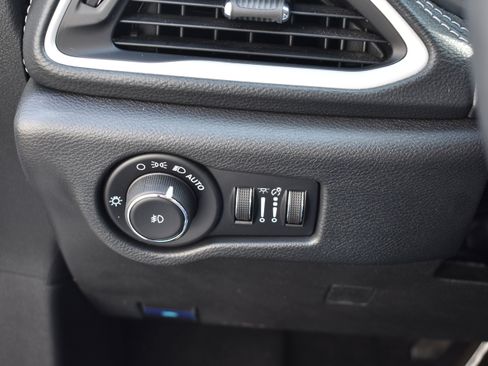 Used 2024 Chrysler Pacifica Hybrid S Appearance Pkg w/ Uconnect Theater Family Group image 16