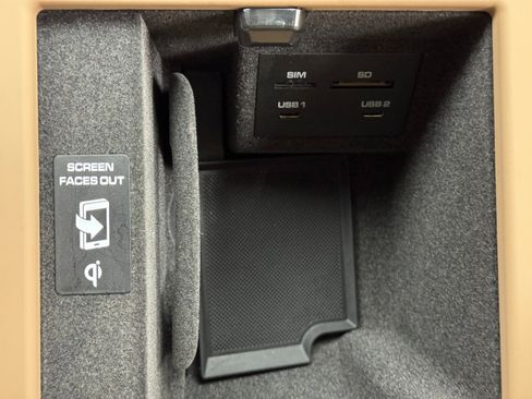 Used 2024 Porsche Macan w/ Premium Plus Packages image 31