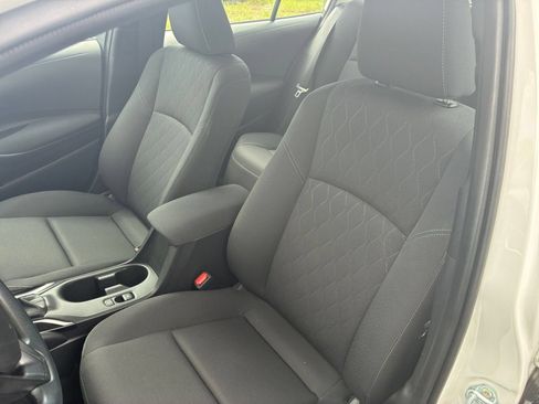 Used 2025 Toyota Corolla LE FWD image 34