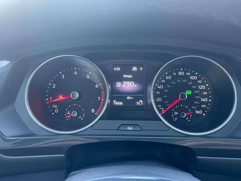 Used 2018 Volkswagen Tiguan SE w/ Panoramic Sunroof Package image 26