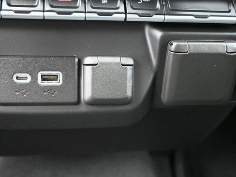 Used 2021 Chevrolet Silverado 1500 Custom image 30