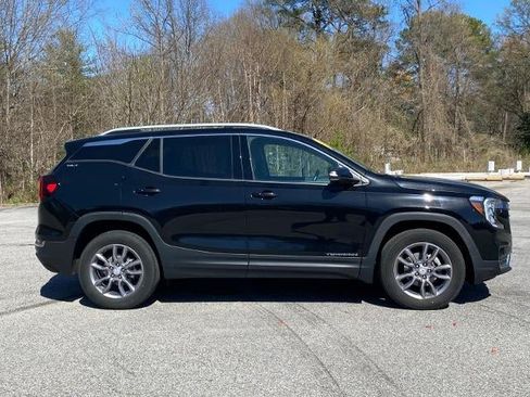 Used 2022 GMC Terrain SLT w/ Tech Package AWD/4WD image 2