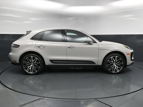 Certified 2025 Porsche Macan AWD/4WD image 11