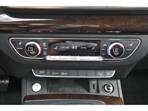Used 2018 Audi Q5 2.0T Premium AWD/4WD image 29