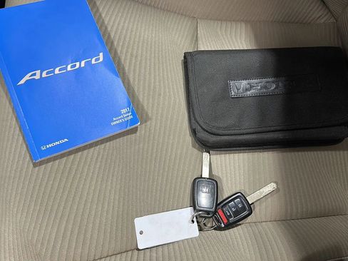 Used 2017 Honda Accord LX image 27