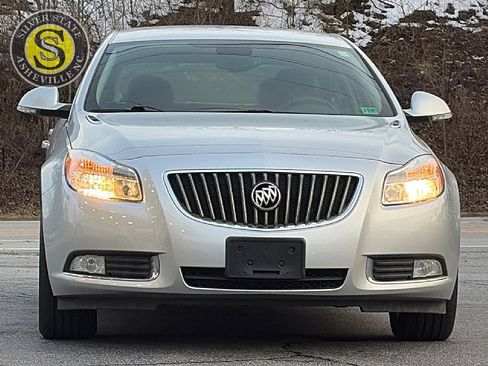 Used 2012 Buick Regal Leather image 2