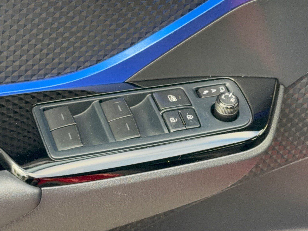 Used 2022 Toyota C-HR XLE FWD image 15
