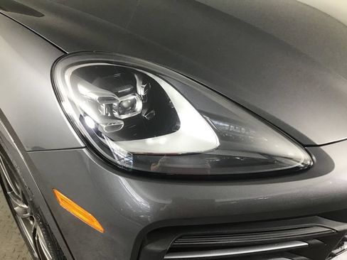 Certified 2022 Porsche Cayenne AWD/4WD image 10