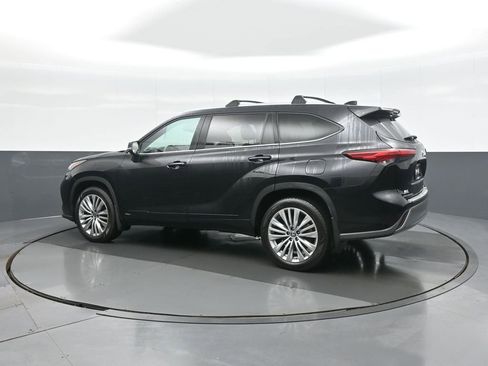 Used 2023 Toyota Highlander Platinum image 5