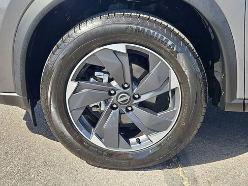 Used 2024 Nissan Rogue SV FWD image 10