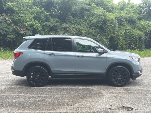 Used 2023 Honda Passport EX-L image 2