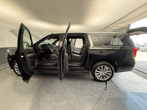 Used 2021 GMC Yukon XL Denali w/ Denali Premium Package AWD/4WD image 18