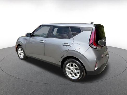 Used 2025 Kia Soul LX w/ LX Technology Package FWD image 10