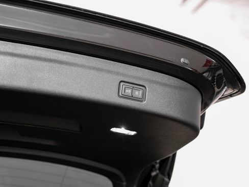 Used 2025 Audi SQ6 e-tron Premium w/ Convenience Package image 50