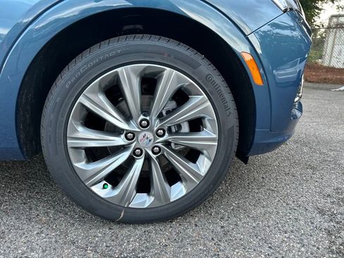 New 2025 Buick Envista Avenir image 9