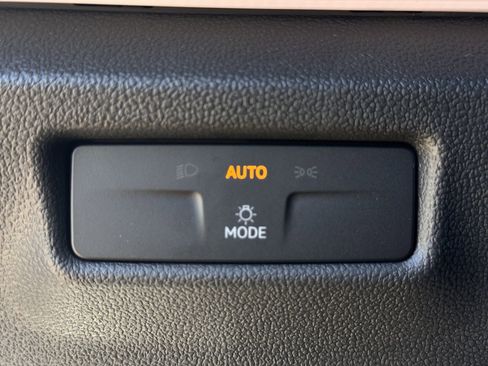 New 2026 Volkswagen Tiguan SE FWD image 22