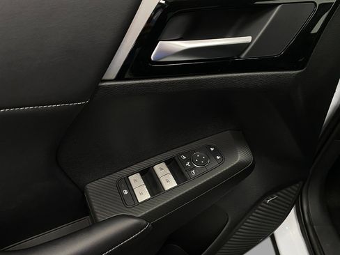 New 2025 Mitsubishi Outlander SE image 33