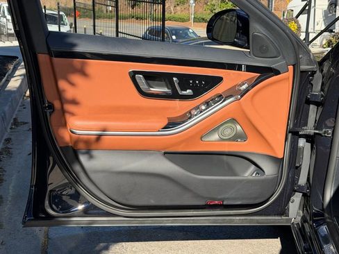 Used 2023 Mercedes-Benz S 500 S 500 w/ Warmth & Comfort Package image 27