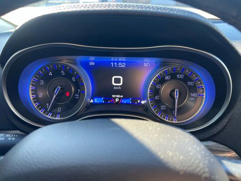 Used 2019 Chrysler 300 Touring w/ Sport Appearance Package image 11