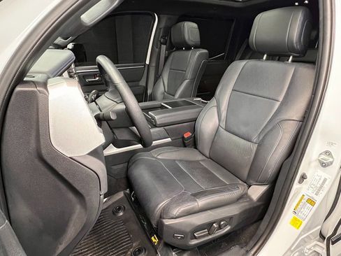 Used 2024 Toyota Tundra Platinum AWD/4WD image 3