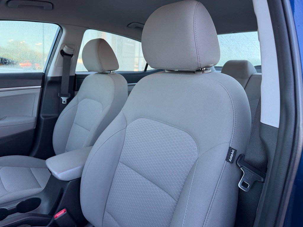 Used 2020 Hyundai Elantra SE FWD image 15