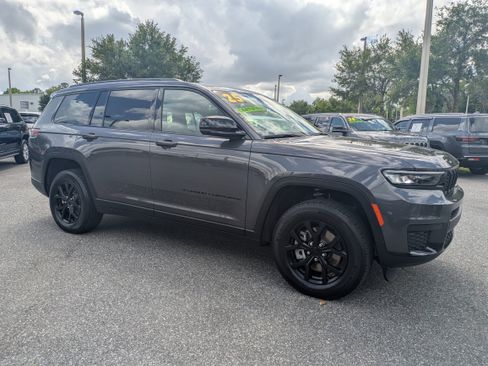 Used 2025 Jeep Grand Cherokee L Altitude AWD/4WD image 13