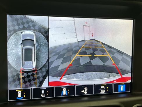 Certified 2022 GMC Terrain SLT w/ Infotainment Package II image 6